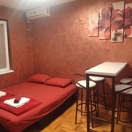 Modern Cozy Apartment Ni Екстериор снимка
